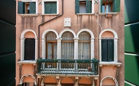 San Polo Canal View Apartments By Wonderful Italy